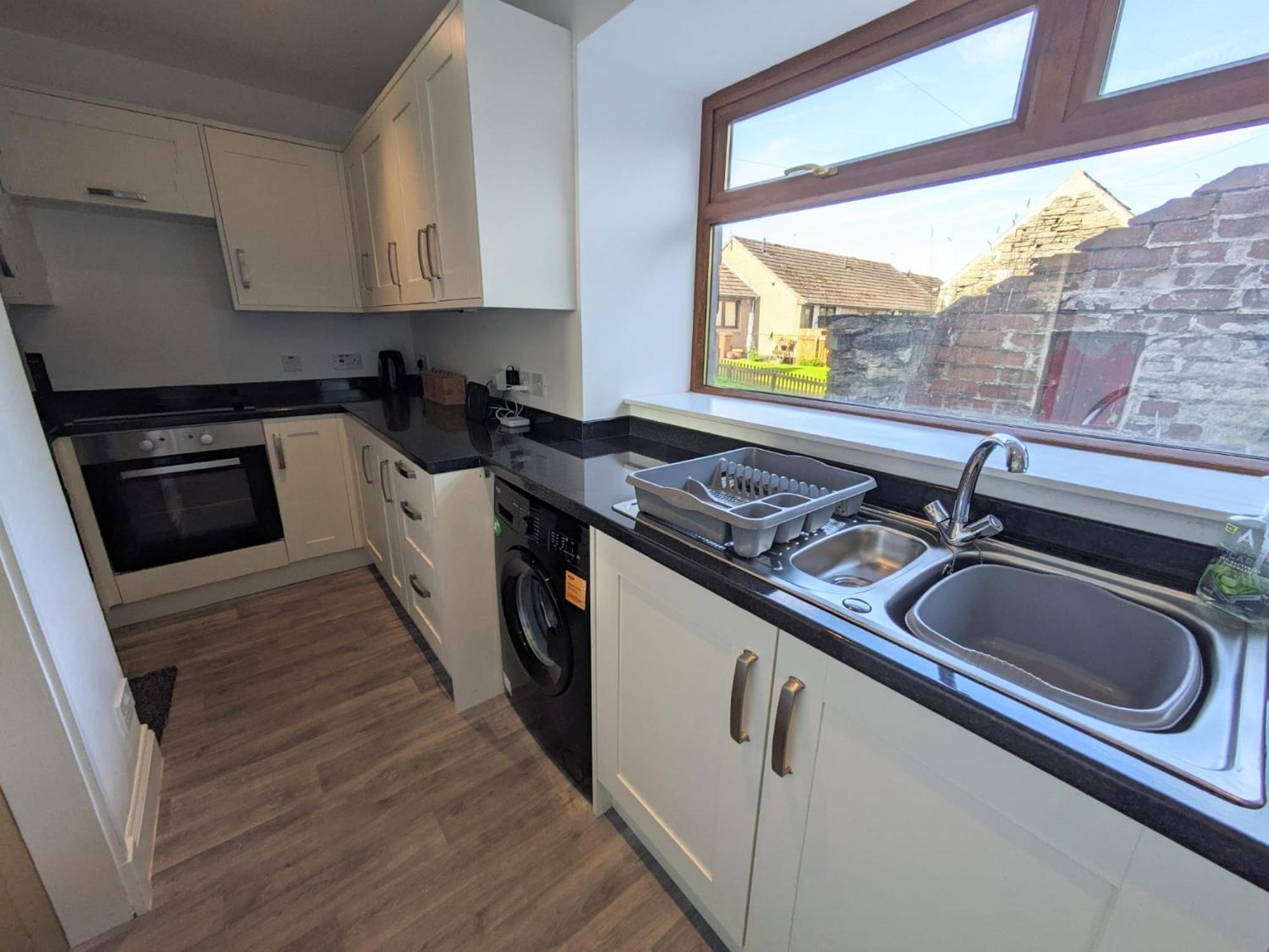 2 Bedroom Townhouse With Seaview On The Nc500 Wick Уик Экстерьер фото